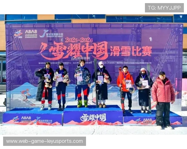 冰雪快讯：滑雪分站赛赛况与选手排名变化汇总，滑雪公开赛