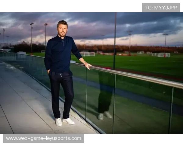 曼联积极调整阵容,卡里克关注战术与转会双重任务,曼联助理教练卡里克 曼联积极调整阵容,卡里克关注战术与转会双重任务,曼联助理教练卡里克