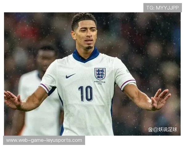 贝林厄姆回追封堵，黄潜远射无功而返，贝林厄姆女友